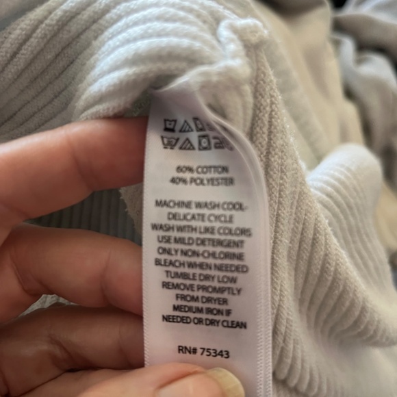 Cynthia Rowley size XL pullover - Picture 12 of 12